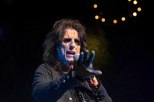 Mike Sudoma / Winnipeg Free Press
Rock icon, Alice Cooper, and his band play a packed Canada Life Centre Saturday evening
April 9, 2022