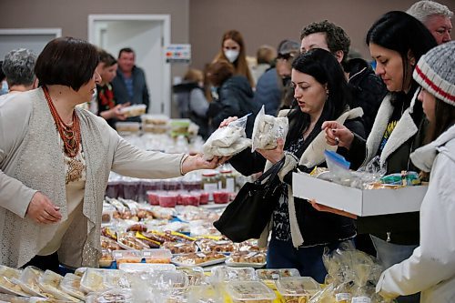 JOHN WOODS / WINNIPEG FREE PRESS
People purchase Ukrainian items at the Easter Ukrainian Market at the Sts. Vladimir & Olga Cathedral Sunday, April 10, 2022. Proceeds will be donated to Help Ukraine