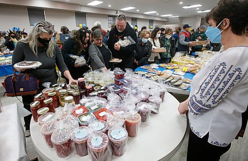 JOHN WOODS / WINNIPEG FREE PRESS
People line up for borscht as they purchase Ukrainian items at the Easter Ukrainian Market at the Sts. Vladimir & Olga Cathedral Sunday, April 10, 2022. Proceeds will be donated to Help Ukraine