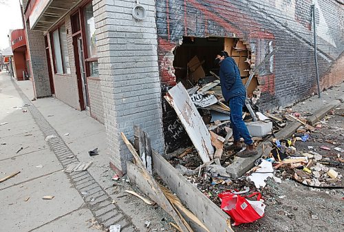 JOHN WOODS / WINNIPEG FREE PRESS
Owner, Majid Chaudhary, checks out the damage to Pizzarama on Selkirk after a car crashed into the building Sunday, April 10, 2022. The driver, who was fleeing police, was killed in the crash.