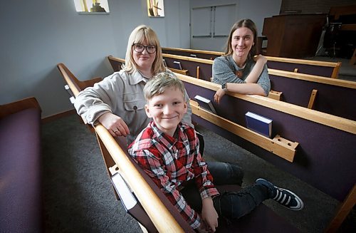 JOHN WOODS / WINNIPEG FREE PRESS
Alina Roshko and her son Dima, 9, and her sister Valerie Alipova, right, are photographed at Bethel Mennonite Church Sunday, April 10, 2022. Roshko came to Canada with her two children and is staying with her sisters family while her husband remains in Ukraine to fight.