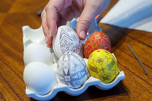 MIKE DEAL / WINNIPEG FREE PRESS
Tracy Rossier has been making and selling Ukrainian pysanky eggs for years; her Instagram bio puts it succinctly, "Manitoba Ukrainian egg artist. Saving the world one pysanka at a time."
See Dave Sanderson story
220408 - Friday, April 08, 2022.