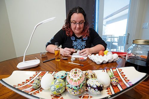 MIKE DEAL / WINNIPEG FREE PRESS
Tracy puts the first layer of beeswax onto an egg.
Tracy Rossier has been making and selling Ukrainian pysanky eggs for years; her Instagram bio puts it succinctly, "Manitoba Ukrainian egg artist. Saving the world one pysanka at a time."
See Dave Sanderson story
220408 - Friday, April 08, 2022.