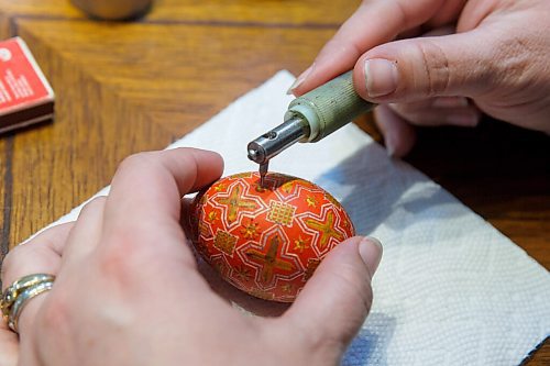 MIKE DEAL / WINNIPEG FREE PRESS
Tracy puts the final layer of beeswax on a pysanka.
Tracy Rossier has been making and selling Ukrainian pysanky eggs for years; her Instagram bio puts it succinctly, "Manitoba Ukrainian egg artist. Saving the world one pysanka at a time."
See Dave Sanderson story
220408 - Friday, April 08, 2022.