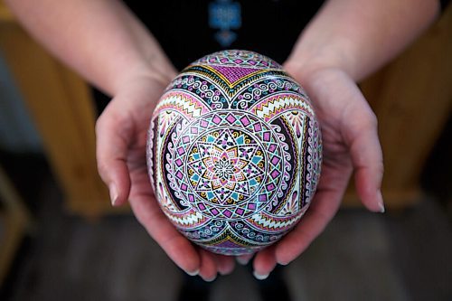 MIKE DEAL / WINNIPEG FREE PRESS
Tracy holds an Ostrich egg that took around 100 hours to decorate.
Tracy Rossier has been making and selling Ukrainian pysanky eggs for years; her Instagram bio puts it succinctly, "Manitoba Ukrainian egg artist. Saving the world one pysanka at a time."
See Dave Sanderson story
220408 - Friday, April 08, 2022.