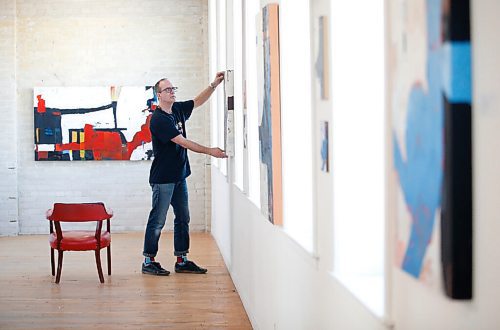 JOHN WOODS / WINNIPEG FREE PRESS
Artist Andrew Hiebert is holding an art exhibition of his work at 618 Arlington in Winnipeg Monday, April 11, 2022.

Re: Small