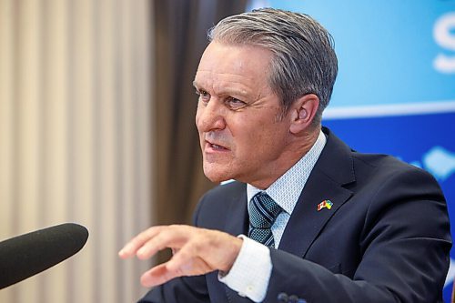 MIKE DEAL / WINNIPEG FREE PRESS
Finance Minister Cameron Friesen announces the contents of the governments 2022 budget during a media lockup at the Manitoba Legislative building Tuesday afternoon.
220412 - Tuesday, April 12, 2022.