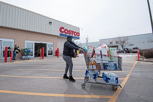 Mike Sudoma / Winnipeg Free Press
Shoppers exit the Costco on St James St with carts full of groceries Tuesday afternoon in preparation for Wednesday nights reported snowstorm
April 12, 2022