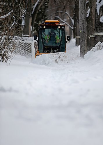 JOHN WOODS / WINNIPEG FREE PRESS
City crews were out clearing snow on Wolseley Friday, April 15, 2022. Winnipeggers were cleaning up after snow was dumped on the city by a late season Colorado Low during the week.

Re: Streilein