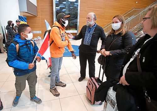 JOHN WOODS / WINNIPEG FREE PRESS
Viktoriia Katsol and Christian Anayo Egwuom with their children Davyd, 9, and Filip, 4, from Ukraine are welcomed to Winnipeg by Taras Maluzynsky, centre, of the Ukrainian Canadian Congress - Manitoba Welcome Desk and Aniela Hannaford, right, owner of Brown's Clearwater West Lodge in Atikokan, Ontario at the Winnipeg airport Friday, April 15, 2022. Hannaford has opened up her lodge to people escaping the Russian invasion of Ukraine.

Re: streilein