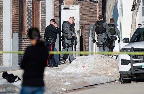 JOHN WOODS / WINNIPEG FREE PRESS
Police and the tactical unit attend a scene at 737 Sargent at Beverly in Winnipeg Monday, April 18, 2022. 

Re: ?