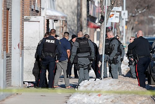 JOHN WOODS / WINNIPEG FREE PRESS
Police and the tactical unit escort a person from a scene at 737 Sargent at Beverly in Winnipeg Monday, April 18, 2022. 

Re: ?