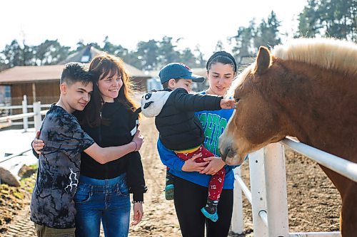 MIKAELA MACKENZIE / WINNIPEG FREE PRESS

Max Shebanov (13, left), Kate Shebanova, Alina Mykholevska, and Timur Mykholevskiy (three) on the farm that they're staying just outside of Wrzesnia on Tuesday, April 12, 2022. For Melissa story.
Winnipeg Free Press 2022.