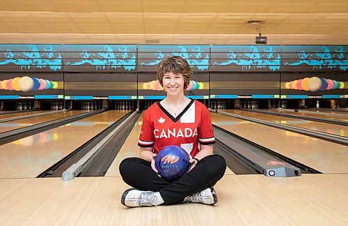 JESSICA LEE / WINNIPEG FREE PRESS

Marissa Naylor poses for a photo at Chateau Lanes on April 19, 2022. Naylor was just named to Team Canadas bowling team.

Reporter: Mike S.