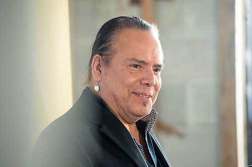Mike Sudoma/Winnipeg Free Press
Grand Chief, Garrison Settee smiles as he acknowledges the opening prayer from elder Betty Ross during a press event at the future site of the Toba Centre for Children and Youth Tuesday
April 19, 2022