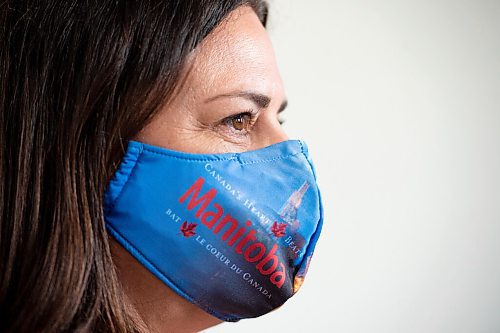 Mike Sudoma/Winnipeg Free Press
Premier of Manitoba Heather Stefanson wears a Manitoba branded mask while at a press event Tuesday afternoon
April 19, 2022