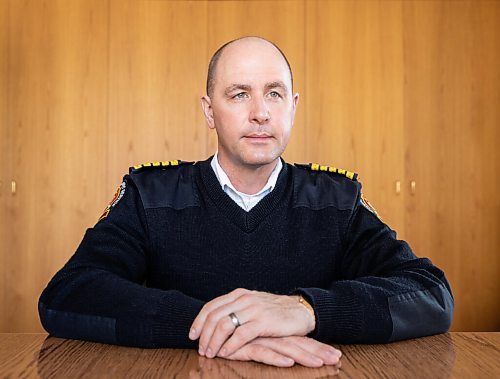 JESSICA LEE / WINNIPEG FREE PRESS

WFPS chief Christian Schmidt poses for a photo on April 19, 2022 at the UFFW office after a media event.


Reporter: Katlyn