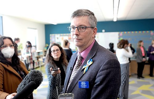 RUTH BONNEVILLE / WINNIPEG FREE PRESS

LOCAL - education presser

James Bedford, president of the Manitoba Teachers' Society, answers questions from the media after a press conference on the launch of a new  Education Action Plan at École Templeton School Wednesday. 


April 20th,  2022
