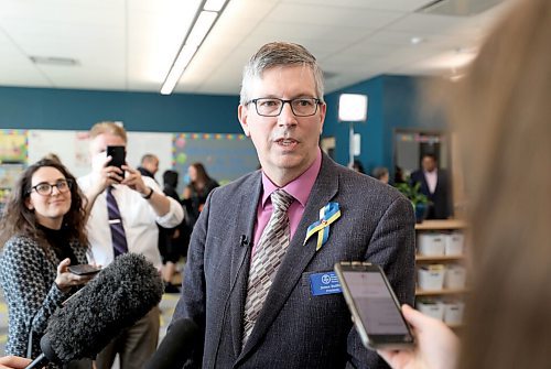 RUTH BONNEVILLE / WINNIPEG FREE PRESS

LOCAL - education presser

James Bedford, president of the Manitoba Teachers' Society, answers questions from the media after a press conference on the launch of a new  Education Action Plan at École Templeton School Wednesday. 


April 20th,  2022
