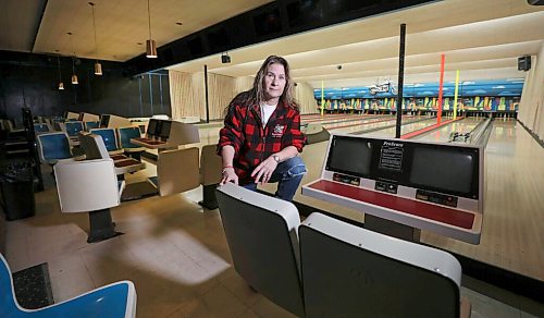 RUTH BONNEVILLE / WINNIPEG FREE PRESS

LOCAL - Roxy Lanes sold

Melissa Gauthier, owner of  Roxy Lanes bowling alley on Henderson Highway is closing after 60 years.  She owned the business with her husband and he died of cancer in February and she couldn't run it  on her own.  

See Isabel's story. 

April 20th,  2022
