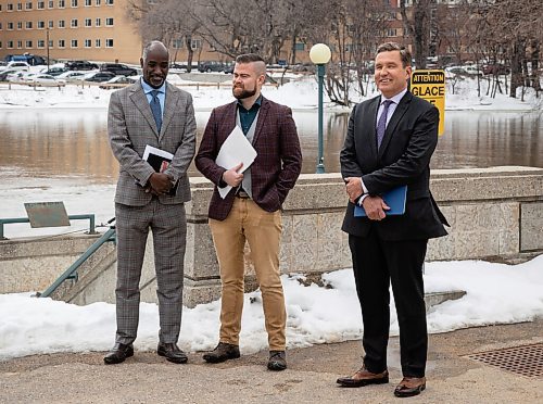 JESSICA LEE / WINNIPEG FREE PRESS

From left to right: Fisaha Unduche, executive director, hydrologic forecasting and water management at Manitoba Transportation and Infrastructure; assistant deputy minister of Emergency Management Johanu Botha; and Transportation and Infrastructure Minister Doyle Piwnuik are photographed April 20, 2022 outside the Legislative Building before they deliver an announcement on the flooding forecast in Manitoba.

Reporter: Danielle