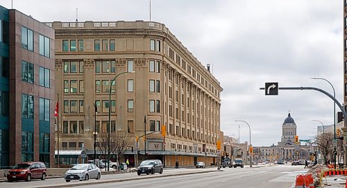 MIKE DEAL / WINNIPEG FREE PRESS
The Bay Building at the corner of Portage Avenue and Colony Street.
220421 - Thursday, April 21, 2022.