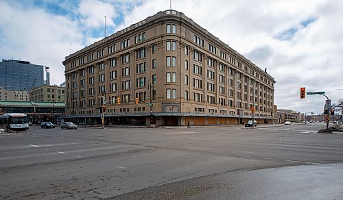 MIKE DEAL / WINNIPEG FREE PRESS
The Bay Building at the corner of Portage Avenue and Colony Street.
220421 - Thursday, April 21, 2022.