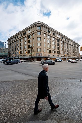 MIKE DEAL / WINNIPEG FREE PRESS
The Bay Building at the corner of Portage Avenue and Colony Street.
220421 - Thursday, April 21, 2022.