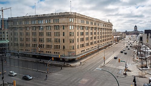 MIKE DEAL / WINNIPEG FREE PRESS
The Bay Building at the corner of Portage Avenue and Colony Street.
220421 - Thursday, April 21, 2022.