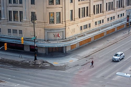 MIKE DEAL / WINNIPEG FREE PRESS
The Bay Building at the corner of Portage Avenue and Colony Street.
220421 - Thursday, April 21, 2022.