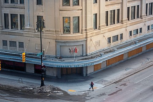 MIKE DEAL / WINNIPEG FREE PRESS
The Bay Building at the corner of Portage Avenue and Colony Street.
220421 - Thursday, April 21, 2022.