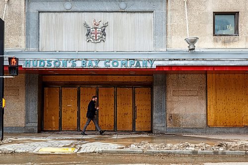 MIKE DEAL / WINNIPEG FREE PRESS
The Bay Building at the corner of Portage Avenue and Colony Street.
220421 - Thursday, April 21, 2022.