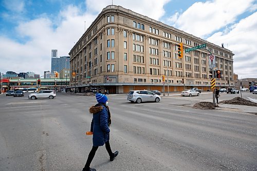 MIKE DEAL / WINNIPEG FREE PRESS
The Bay Building at the corner of Portage Avenue and Colony Street.
220421 - Thursday, April 21, 2022.