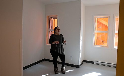 JESSICA LEE / WINNIPEG FREE PRESS

Manager Brandy Kowal shows off a double bedroom at 126 Alfred Avenue on April 21, 2022. The formerly dilapidated apartment building will now be a resource centre and house youth transitioning from CFS care.

Reporter: Ben