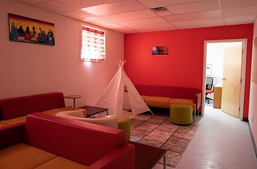 JESSICA LEE / WINNIPEG FREE PRESS

The youth programming room at 126 Alfred Avenue is photographed on April 21, 2022. The formerly dilapidated apartment building will now be a resource centre and house youth transitioning from CFS care.

Reporter: Ben