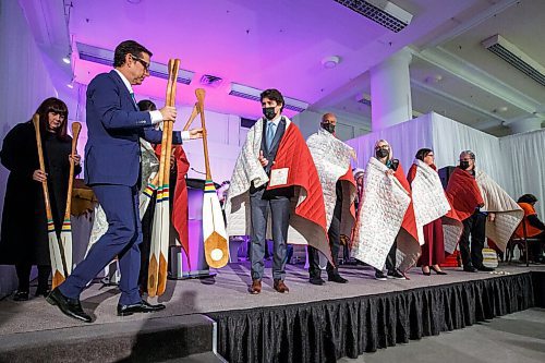 MIKE DEAL / WINNIPEG FREE PRESS
HBC Governor, Richard Baker, hands Prime Minister Trudeau a paddle as special guests receive commissioned blankets from SCO and paddles from HBC.
The Southern Chiefs Organization took possession of the downtown Winnipeg, Hudsons Bay Co. building during a two-hour ceremony Friday morning, which was attended by Prime Minister Trudeau, Manitoba Premier Heather Stefanson, Southern Chiefs Organization Grand Chief, Jerry Daniels, HBC Governor, Richard Baker, Ahmed Hussen, Minister of Housing and Diversity and Inclusion, Patty Hajdu, Minister of Indigenous Services Canada, and Dan Vandal, Minister of Northern Affairs and Minister responsible for Prairies Economic Development Canada. The vacant six-storey building, which opened in 1926 was closed in November 2020.
220422 - Friday, April 22, 2022.