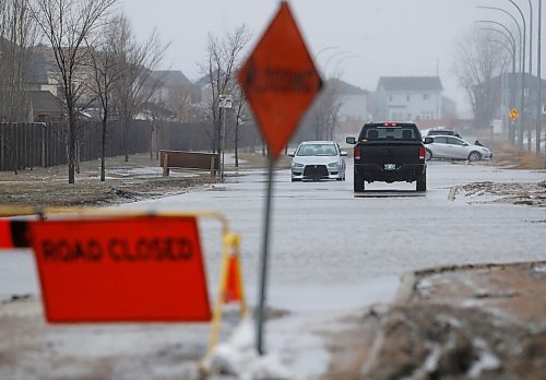JOHN WOODS / WINNIPEG FREE PRESS
Stalled cars on a flooded and closed Pandora Avenue East Sunday, April 24, 2022. 

Re: ?