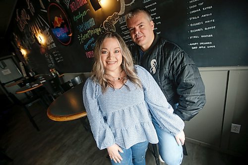 JOHN WOODS / WINNIPEG FREE PRESS
Stephanie and Kerry OBrien are photographed at the Roxies restaurant and lounge in Oak Bluff Sunday, April 24, 2022. The couple review rural diners in their FB page Manitoba Small Town Drive-Ins Review,

Re: Sanderson