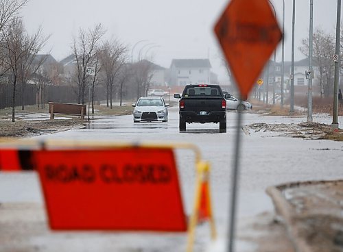 JOHN WOODS / WINNIPEG FREE PRESS
Stalled cars on a flooded and closed Pandora Avenue East Sunday, April 24, 2022. 

Re: ?