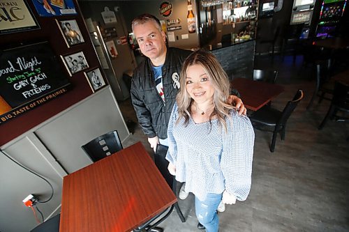 JOHN WOODS / WINNIPEG FREE PRESS
Stephanie and Kerry OBrien are photographed at the Roxies restaurant and lounge in Oak Bluff Sunday, April 24, 2022. The couple review rural diners in their FB page Manitoba Small Town Drive-Ins Review,

Re: Sanderson