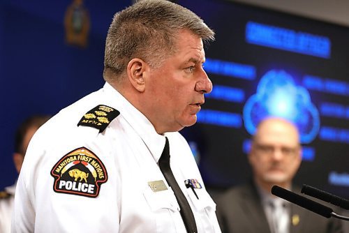 RUTH BONNEVILLE / WINNIPEG FREE PRESS

Local - Police HQ

Chief Doug Palson, Manitoba First Nations Police Services, speaks at a news conference on new technology to help front-line officers at WPS Headquarters, on Monday.  


April 25th,  2022
