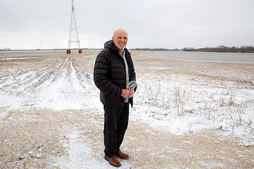 MIKE DEAL / WINNIPEG FREE PRESS
Slobodan Simonovic, a Western University professor who looks at future flood data, with the Red River to the right and the diverted river moving into the floodway to the left.
220425 - Monday, April 25, 2022.