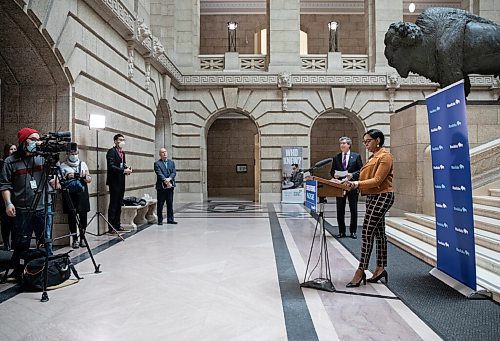 JESSICA LEE / WINNIPEG FREE PRESS

Health Minister Audrey Gordon speaks to press on April 25, 2022 at the Legislative Building about organ donation.

Reporter: Carol