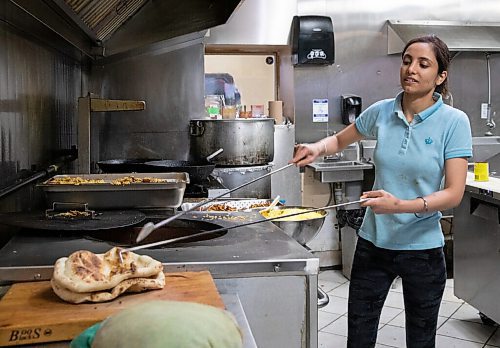 JESSICA LEE / WINNIPEG FREE PRESS

Amandeep Kaur, a worker at Barbeque Hut, Winnipegs first Pakistani restaurant, is photographed on April 22, 2022 removing naan from the oven.

Reporter: Dave
