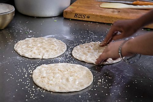 JESSICA LEE / WINNIPEG FREE PRESS

A worker prepares naan at Barbeque Hut, Winnipegs first Pakistani restaurant, on April 22, 2022.

Reporter: Dave