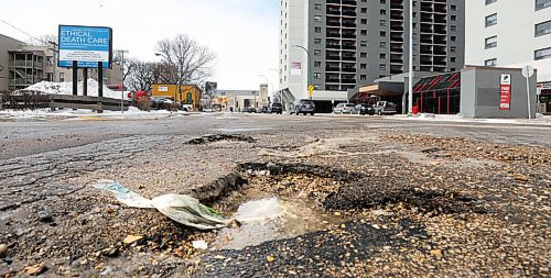 RUTH BONNEVILLE / WINNIPEG FREE PRESS

Local - Potholes 

Deep potholes on St. Mary Ave. at Good Street. 

April 25th,  2022
