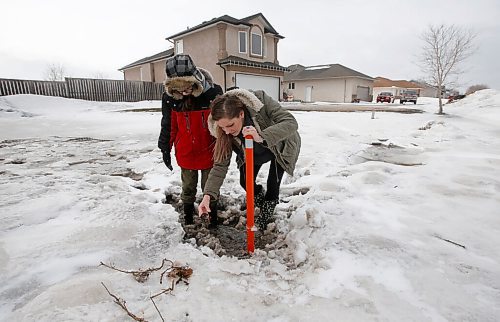 JOHN WOODS / WINNIPEG FREE PRESS
Nicole Vechina and her son Noah, 10, check a drain in their yard which was flooded yesterday in Headingley Monday, April 25, 2022. 

Re: kitching