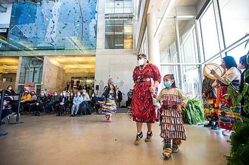 MIKAELA MACKENZIE / WINNIPEG FREE PRESS

Terry Gardner (left), Shaye Seymour, and Khali Seymour (five) dance to the Kind Hart Women Singers' music at the unveiling of new Indigenous art by artist Kristin Flattery at the Active Living Centre at the University of Manitoba in Winnipeg on Tuesday, April 26, 2022.
Winnipeg Free Press 2022.