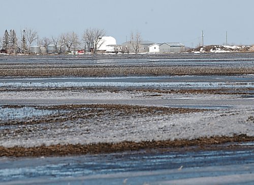 JOHN WOODS / WINNIPEG FREE PRESS
Wet fields just west of Morris Tuesday, April 26, 2022. 

Re: