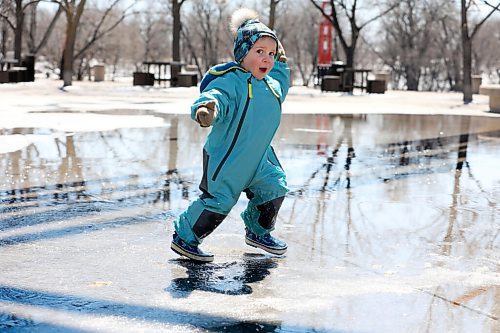 RUTH BONNEVILLE / WINNIPEG FREE PRESS

Weather Standup

Louis Asselin (2yrs), splashes in the puddles under the large canopy while hanging out with mom and dad at the Forks on Tuesday/


April 26th,  2022
